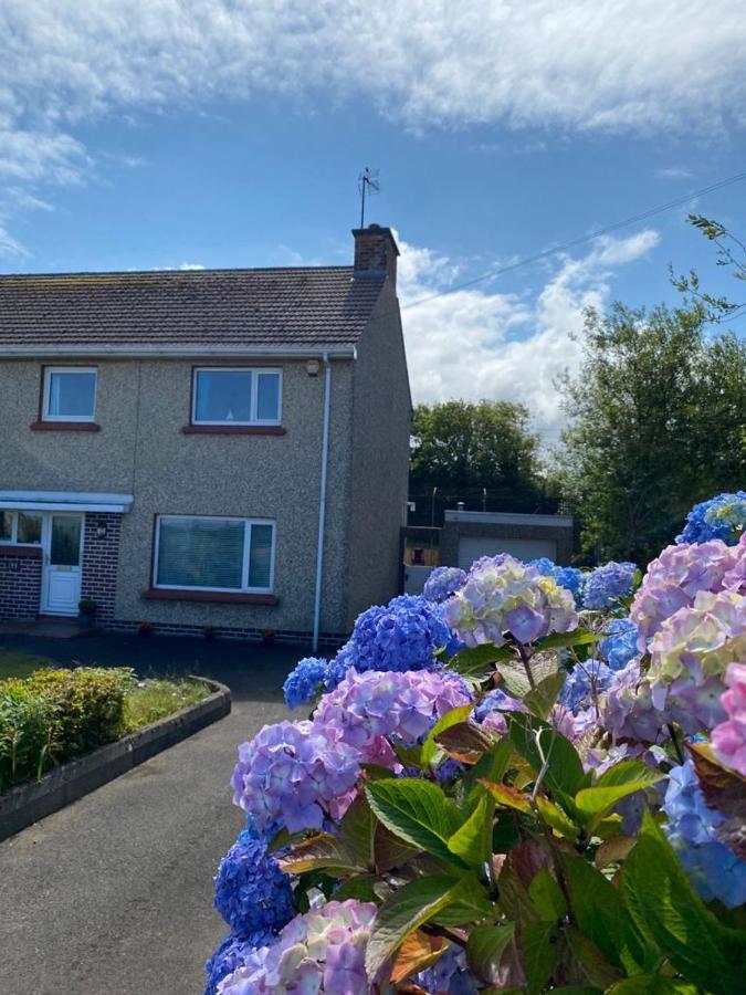 Sea House, Castlerock - Hosts 6, 3 Bedroom House Exterior photo